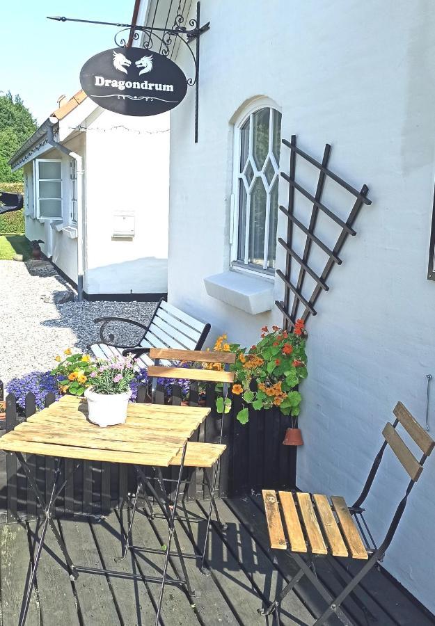 Dragondrum Bed & Kitchen Ullerslev Exterior photo